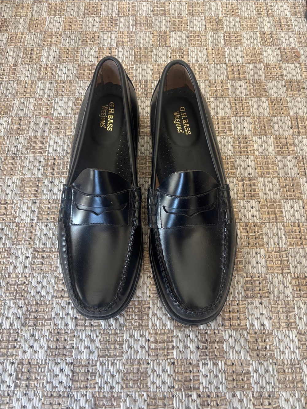 G.H. Bass & Co. Black Leather Penny Loafers WEEJUNS size 10/43 NIB